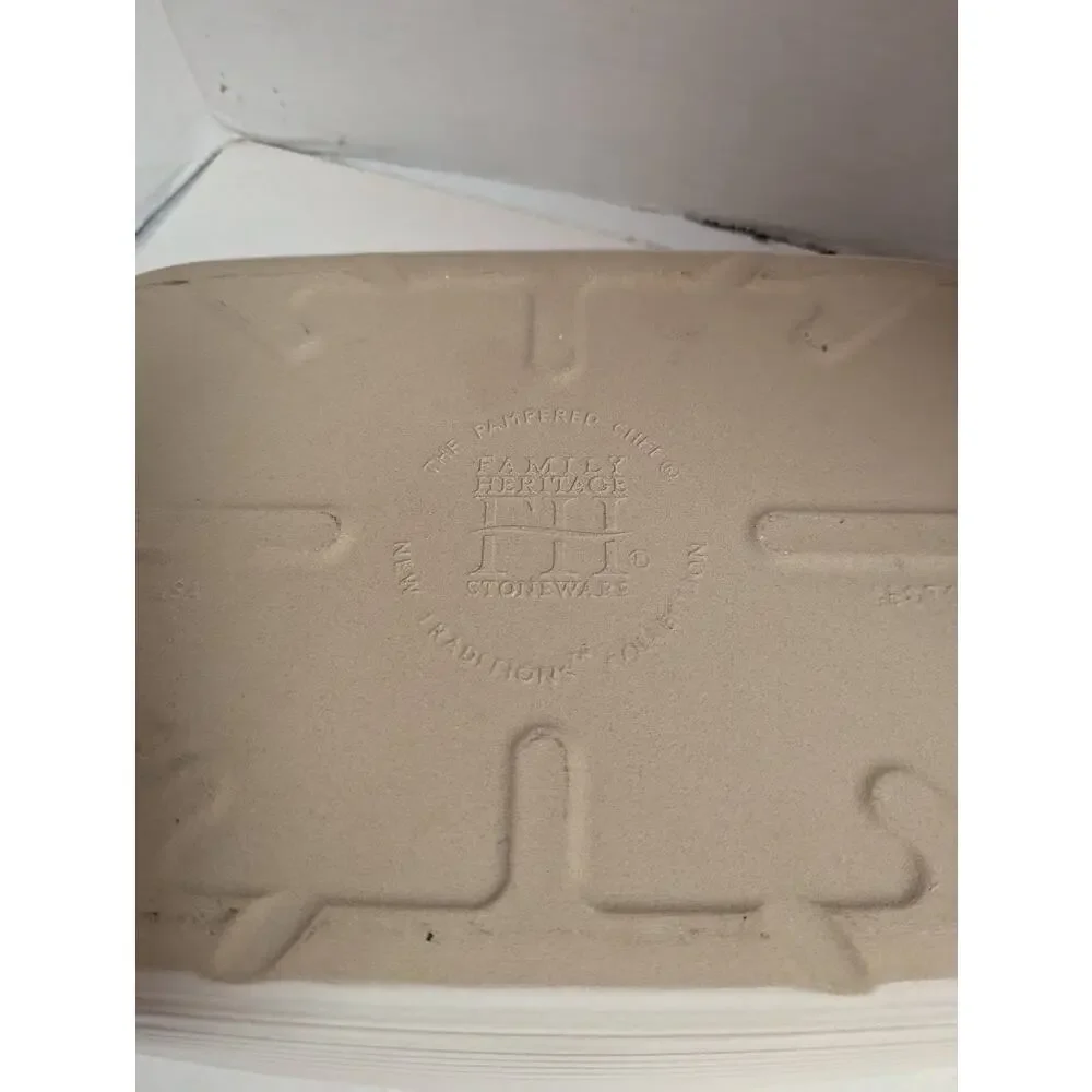 Pampered Chef Stoneware Baking Family Heritage  15 X 10 pre-owned Stone Color